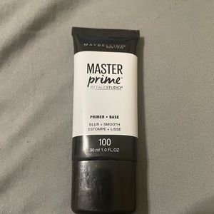 I’m selling a primer with non-oily formula